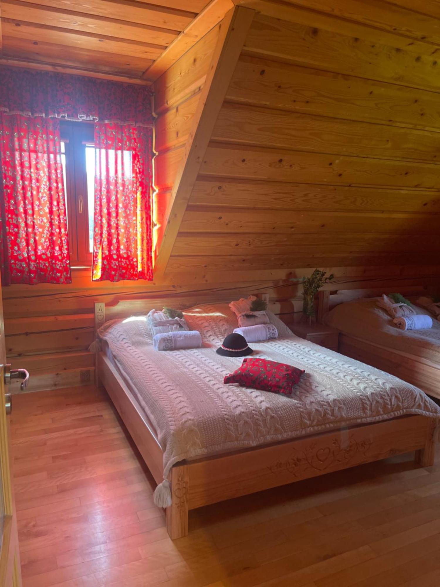 Goralska & *